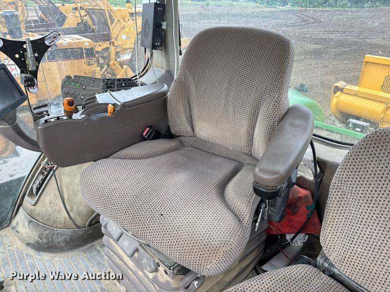 image for item DV4118 2013 John Deere 9560R Scraper Special 4WD tractor