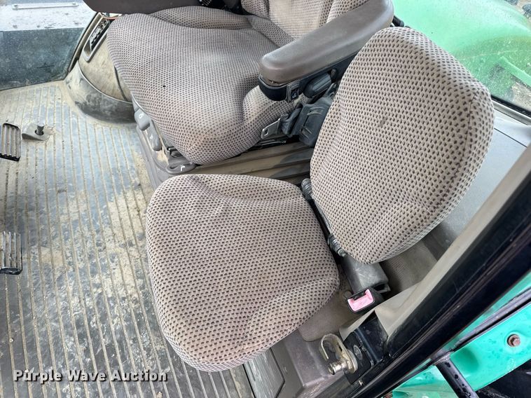 image for item DV4118 2013 John Deere 9560R Scraper Special 4WD tractor