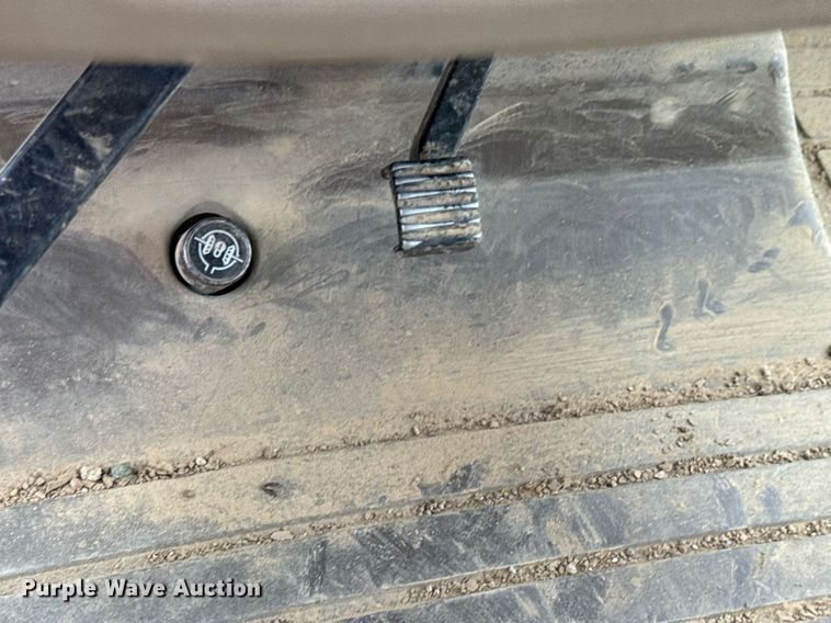 image for item DV4118 2013 John Deere 9560R Scraper Special 4WD tractor