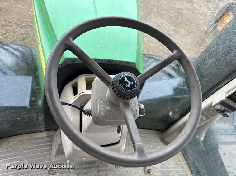 image for item DV4118 2013 John Deere 9560R Scraper Special 4WD tractor