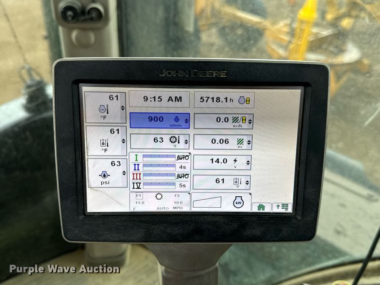 image for item DV4118 2013 John Deere 9560R Scraper Special 4WD tractor