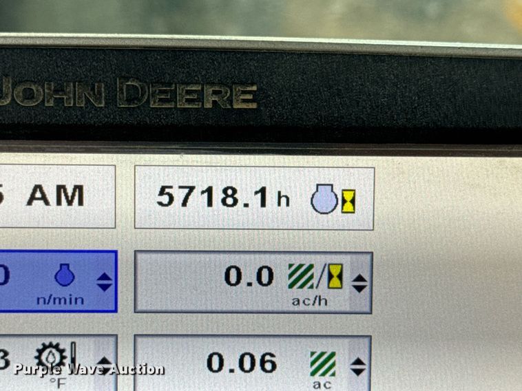 image for item DV4118 2013 John Deere 9560R Scraper Special 4WD tractor