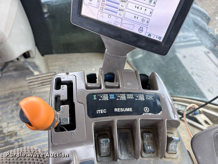 image for item DV4118 2013 John Deere 9560R Scraper Special 4WD tractor