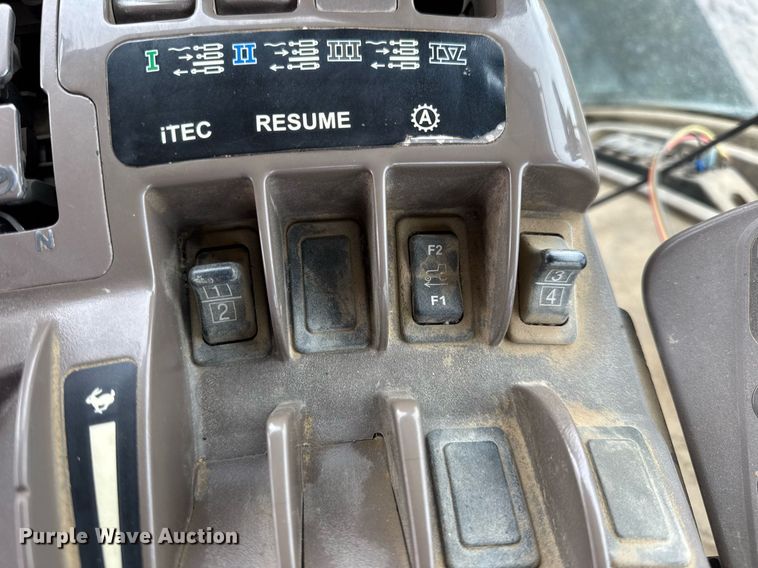 image for item DV4118 2013 John Deere 9560R Scraper Special 4WD tractor