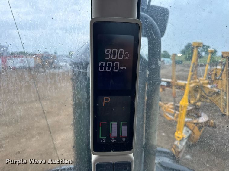 image for item DV4118 2013 John Deere 9560R Scraper Special 4WD tractor