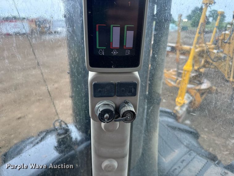 image for item DV4118 2013 John Deere 9560R Scraper Special 4WD tractor