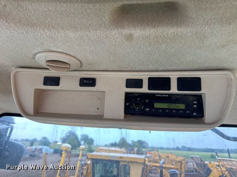 image for item DV4118 2013 John Deere 9560R Scraper Special 4WD tractor