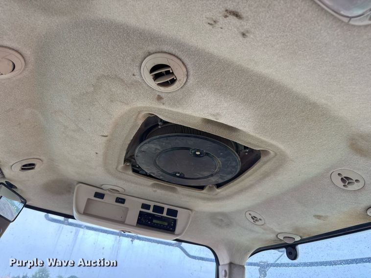 image for item DV4118 2013 John Deere 9560R Scraper Special 4WD tractor