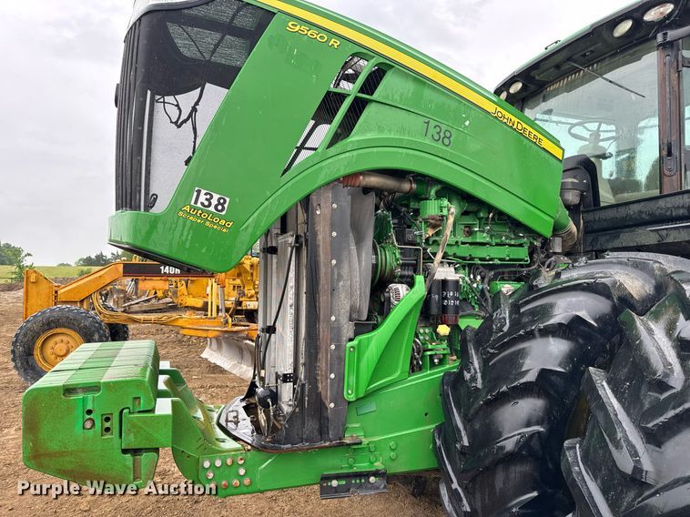 image for item DV4118 2013 John Deere 9560R Scraper Special 4WD tractor