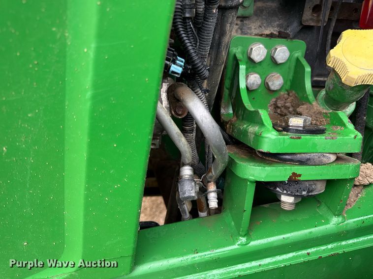 image for item DV4118 2013 John Deere 9560R Scraper Special 4WD tractor