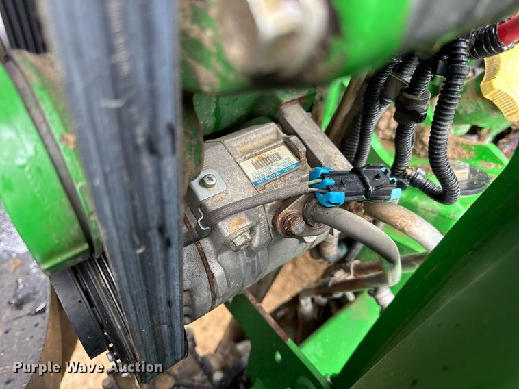 image for item DV4118 2013 John Deere 9560R Scraper Special 4WD tractor