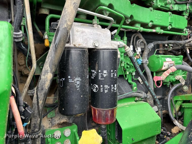 image for item DV4118 2013 John Deere 9560R Scraper Special 4WD tractor