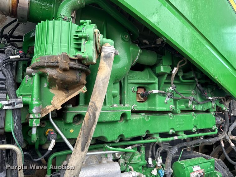 image for item DV4118 2013 John Deere 9560R Scraper Special 4WD tractor