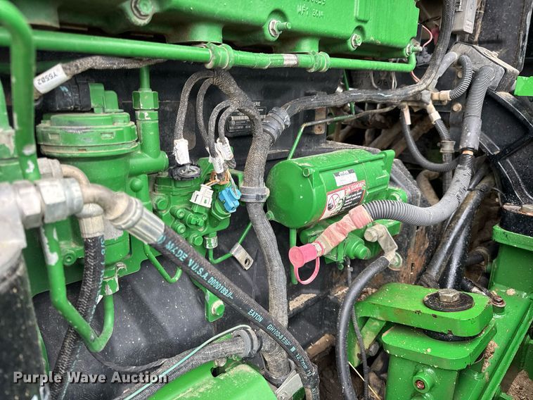 image for item DV4118 2013 John Deere 9560R Scraper Special 4WD tractor