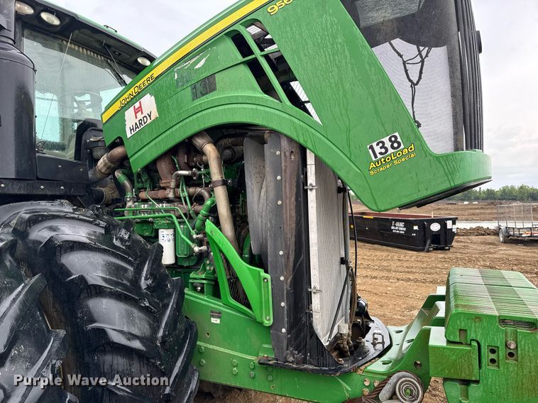 image for item DV4118 2013 John Deere 9560R Scraper Special 4WD tractor