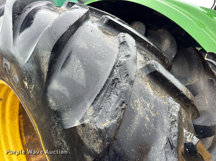 image for item DV4118 2013 John Deere 9560R Scraper Special 4WD tractor