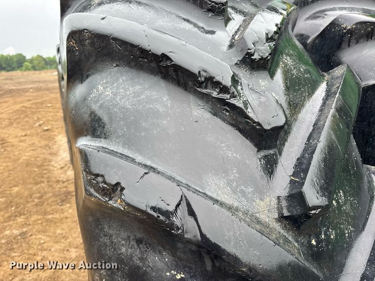 image for item DV4118 2013 John Deere 9560R Scraper Special 4WD tractor