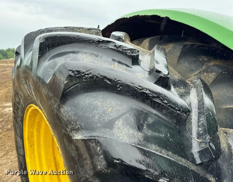 image for item DV4118 2013 John Deere 9560R Scraper Special 4WD tractor