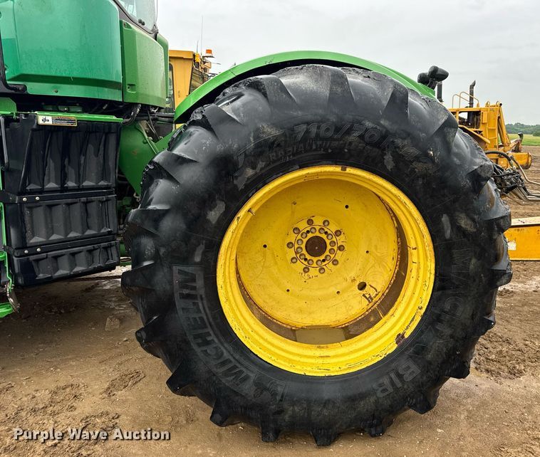 image for item DV4118 2013 John Deere 9560R Scraper Special 4WD tractor