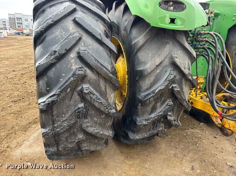 image for item DV4118 2013 John Deere 9560R Scraper Special 4WD tractor