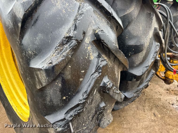 image for item DV4118 2013 John Deere 9560R Scraper Special 4WD tractor