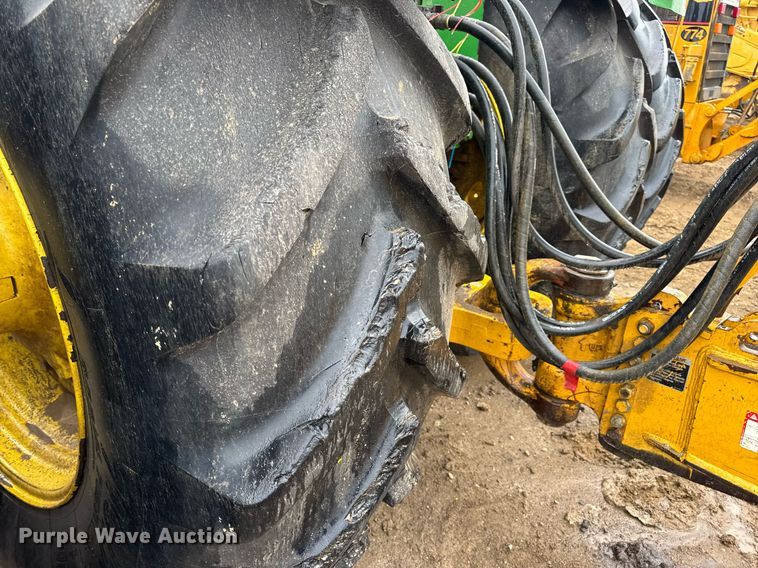 image for item DV4118 2013 John Deere 9560R Scraper Special 4WD tractor