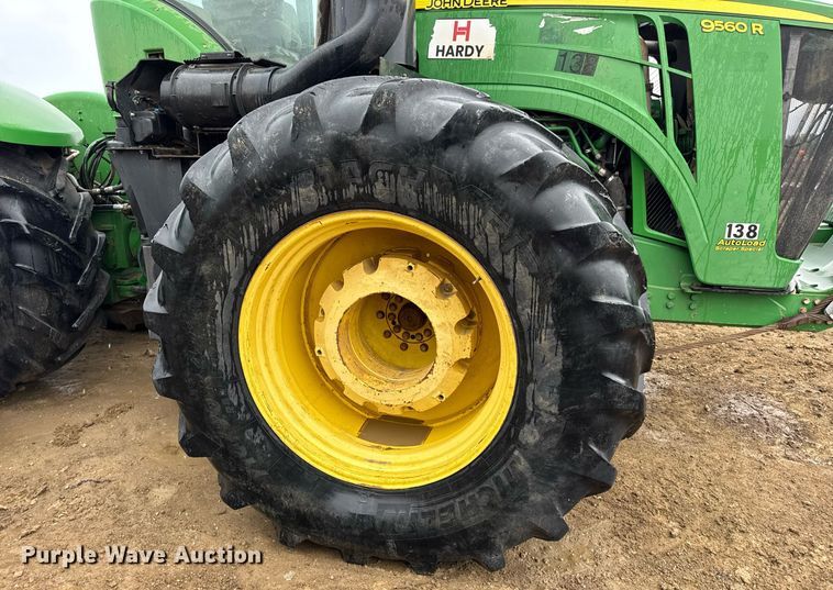 image for item DV4118 2013 John Deere 9560R Scraper Special 4WD tractor