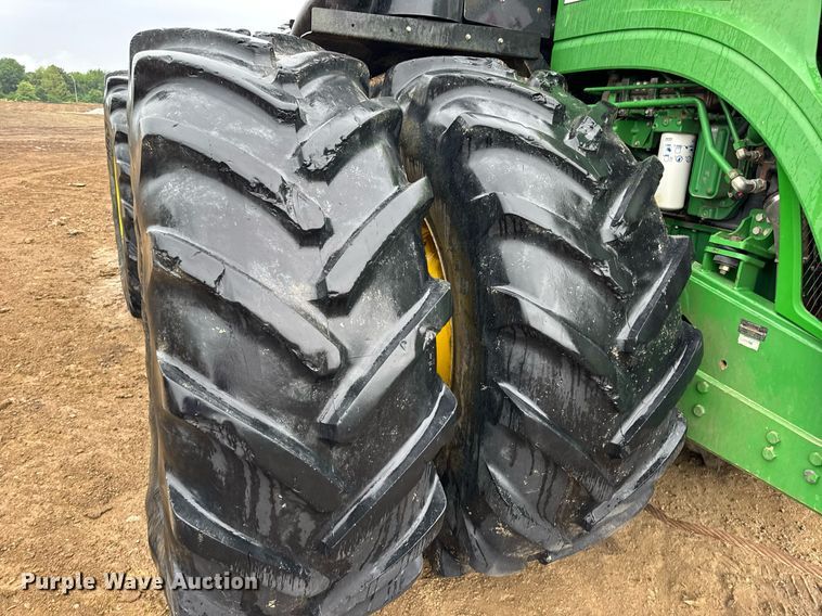 image for item DV4118 2013 John Deere 9560R Scraper Special 4WD tractor