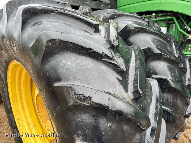 image for item DV4118 2013 John Deere 9560R Scraper Special 4WD tractor