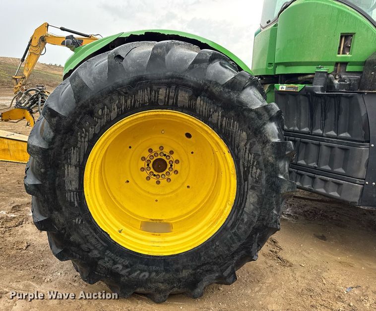 image for item DV4118 2013 John Deere 9560R Scraper Special 4WD tractor