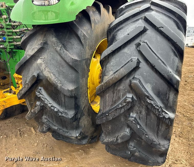 image for item DV4118 2013 John Deere 9560R Scraper Special 4WD tractor