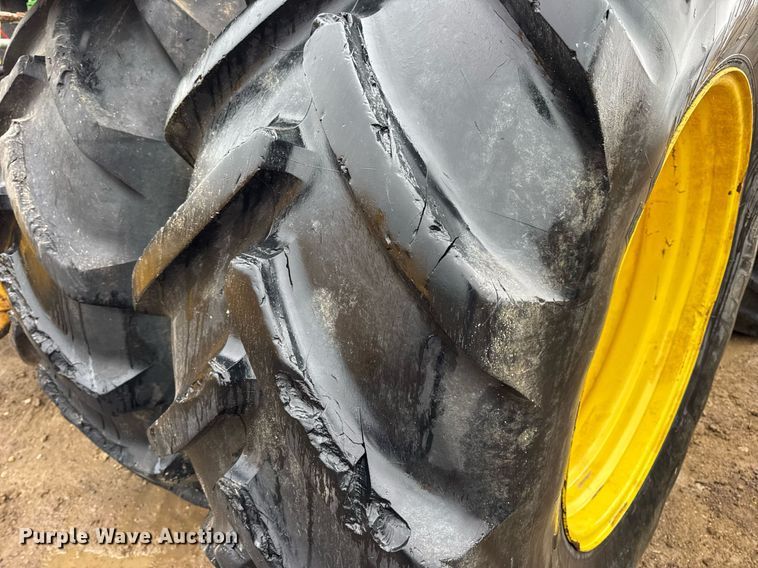 image for item DV4118 2013 John Deere 9560R Scraper Special 4WD tractor