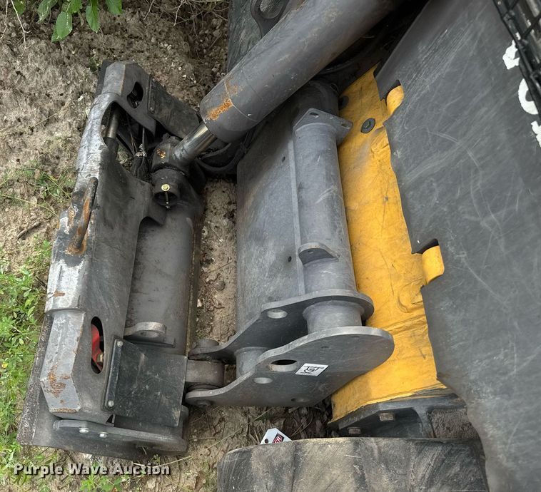 image for item DW1986 2016 Volvo MCT135C tracked skid steer loader