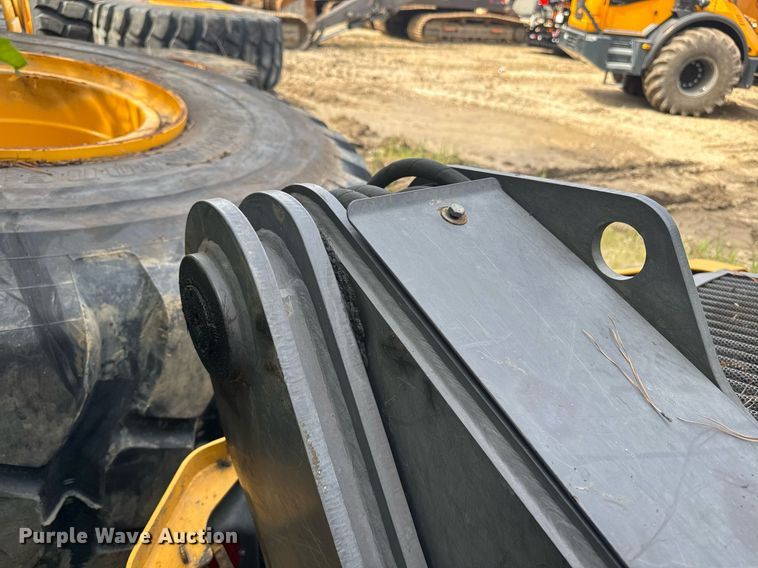 image for item DW1986 2016 Volvo MCT135C tracked skid steer loader