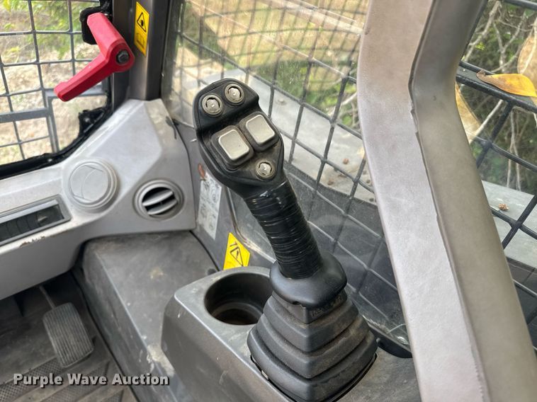 image for item DW1986 2016 Volvo MCT135C tracked skid steer loader