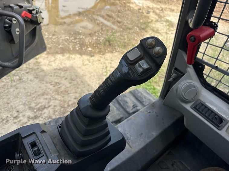 image for item DW1986 2016 Volvo MCT135C tracked skid steer loader