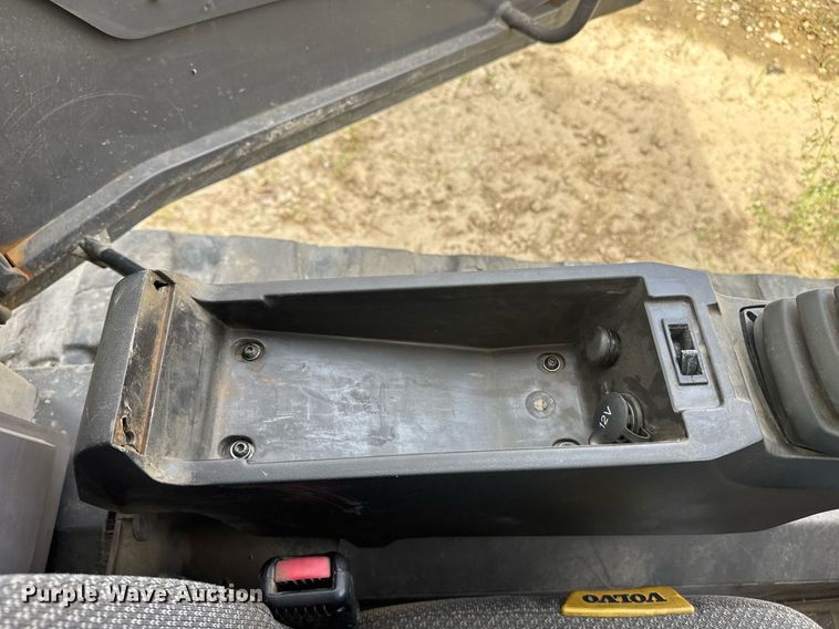 image for item DW1986 2016 Volvo MCT135C tracked skid steer loader