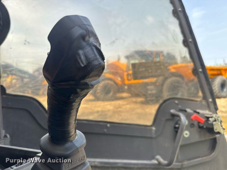 image for item DW1986 2016 Volvo MCT135C tracked skid steer loader