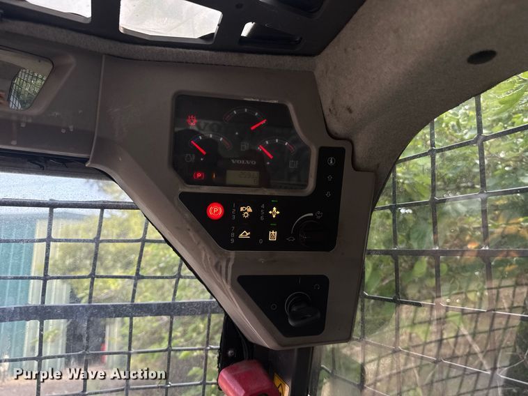 image for item DW1986 2016 Volvo MCT135C tracked skid steer loader