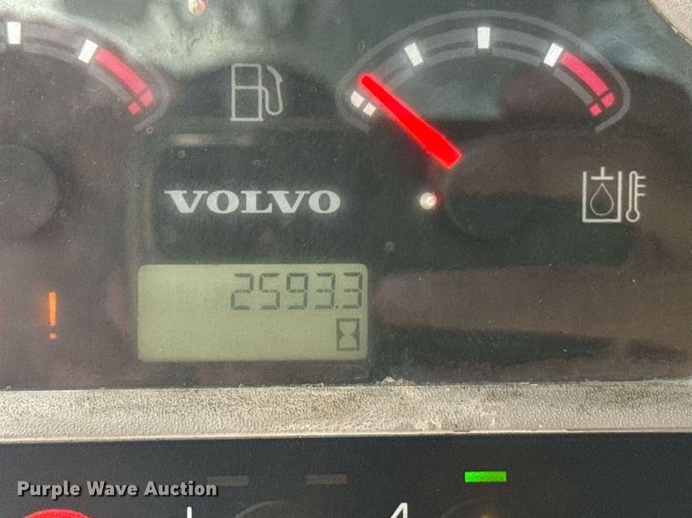 image for item DW1986 2016 Volvo MCT135C tracked skid steer loader