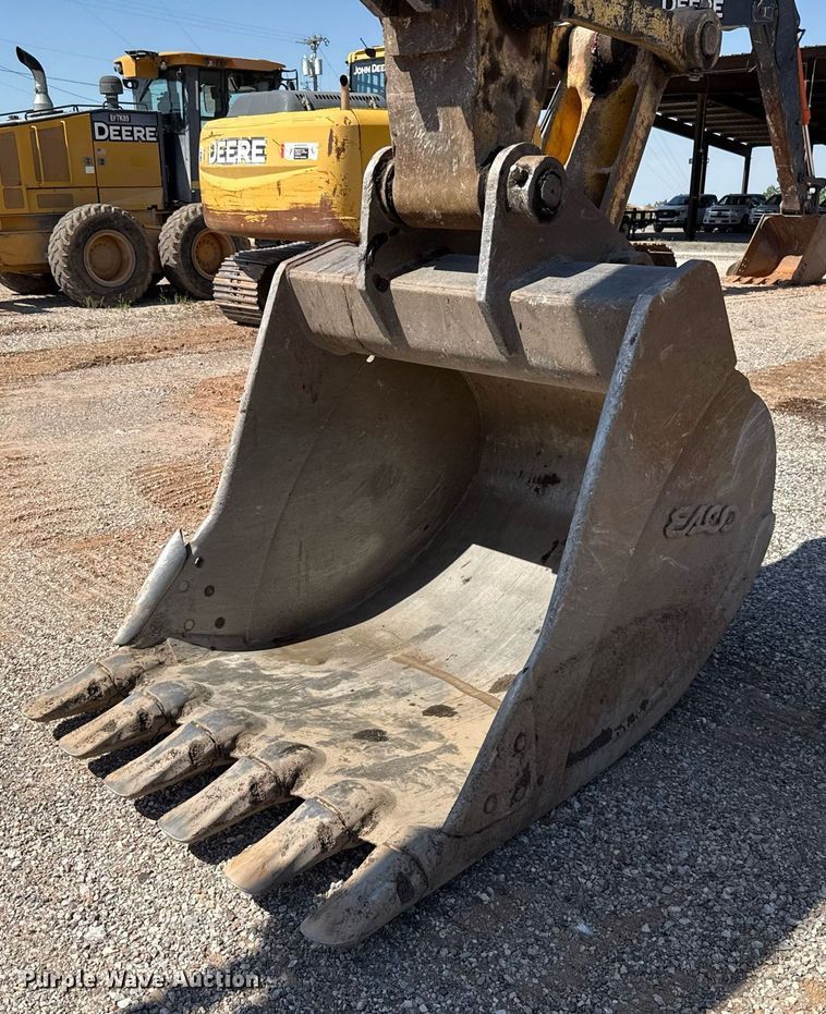 image for item DW5049 2006 Komatsu PC300LC-7 excavator