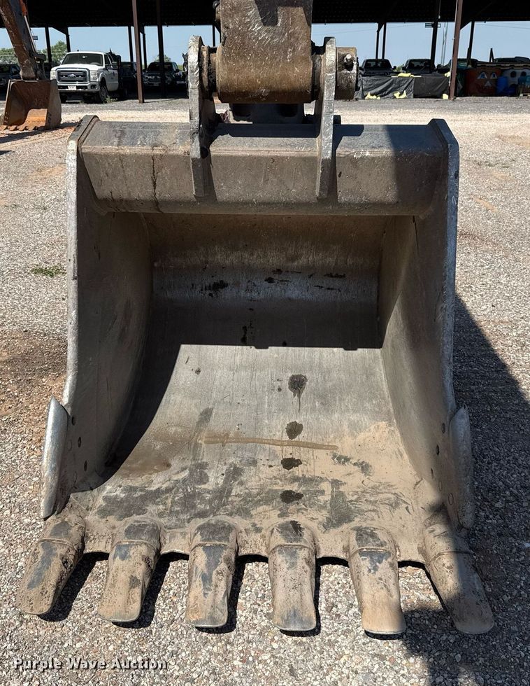 image for item DW5049 2006 Komatsu PC300LC-7 excavator