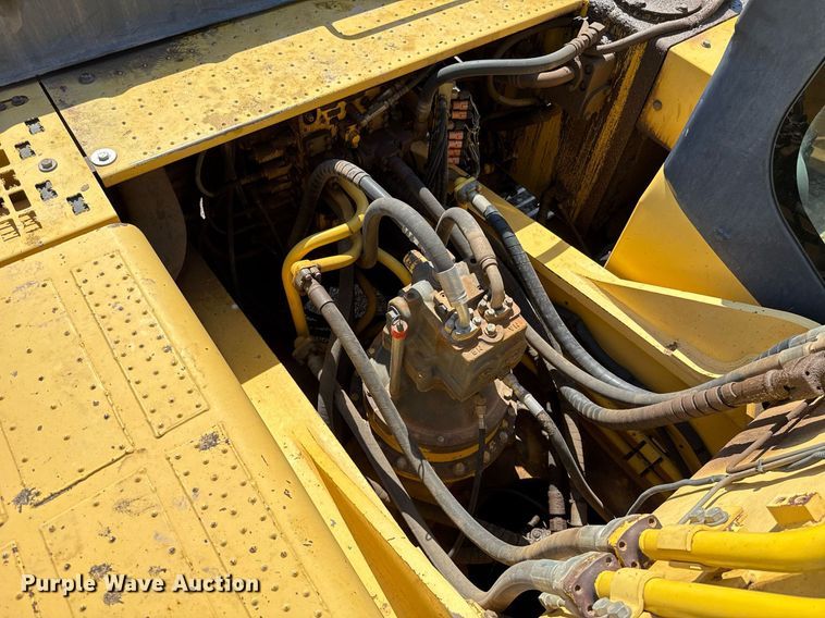 image for item DW5049 2006 Komatsu PC300LC-7 excavator