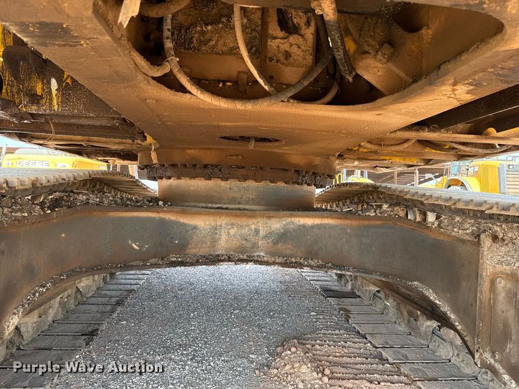 image for item DW5049 2006 Komatsu PC300LC-7 excavator