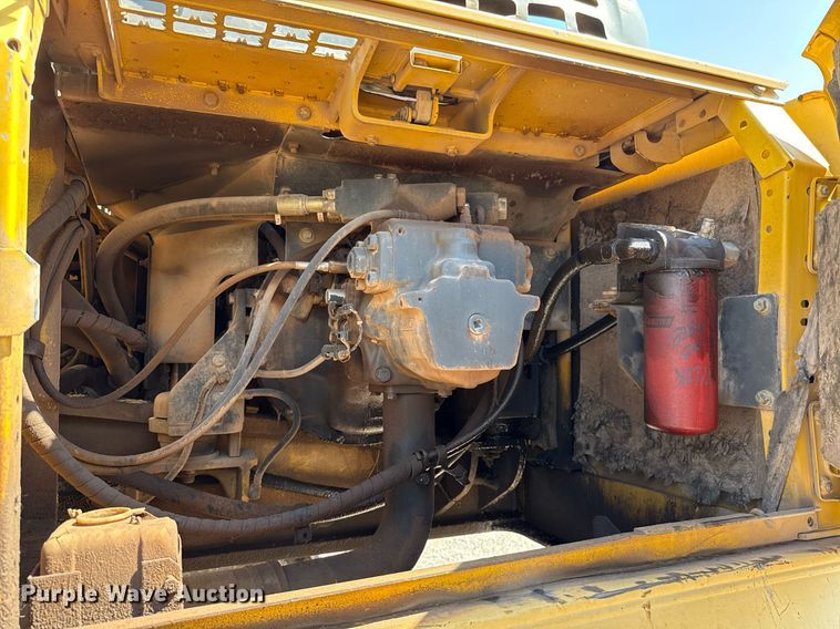 image for item DW5049 2006 Komatsu PC300LC-7 excavator