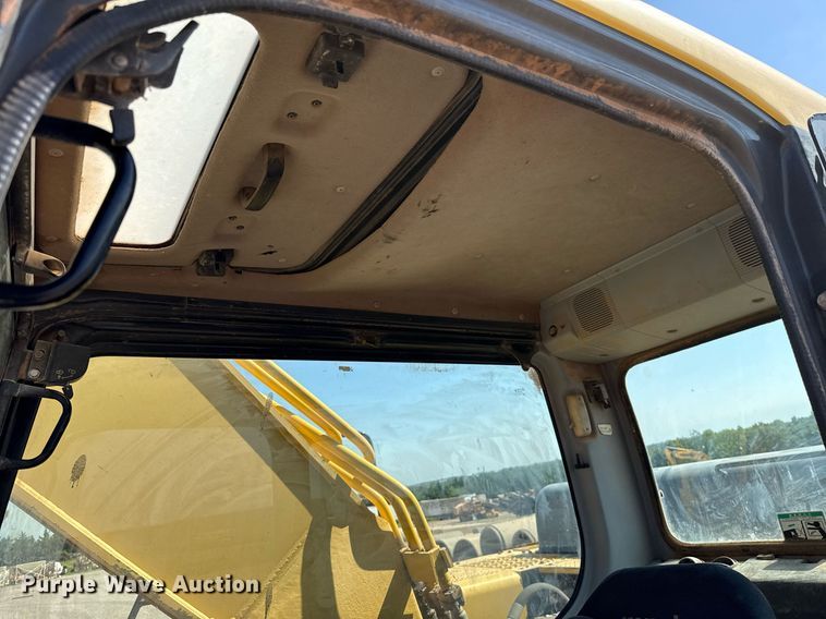 image for item DW5049 2006 Komatsu PC300LC-7 excavator