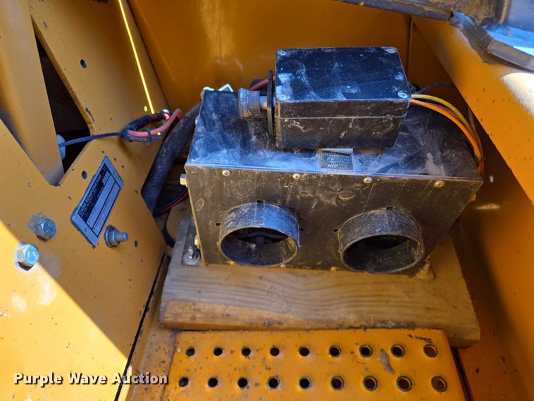 image for item DW7015 2000 Case 1845C skid steer loader