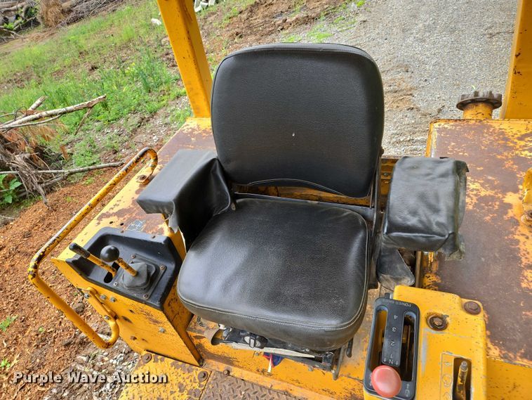 image for item DW7034 1989 John Deere 555G track loader