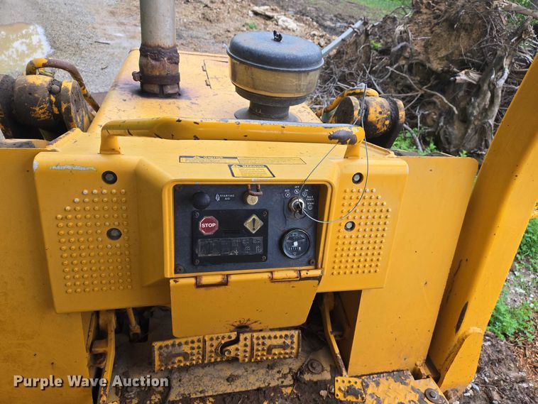 image for item DW7034 1989 John Deere 555G track loader