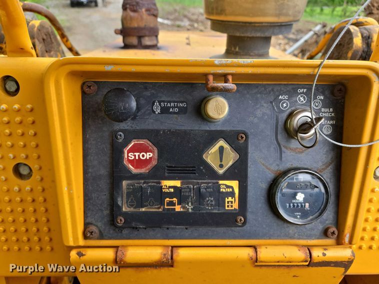 image for item DW7034 1989 John Deere 555G track loader